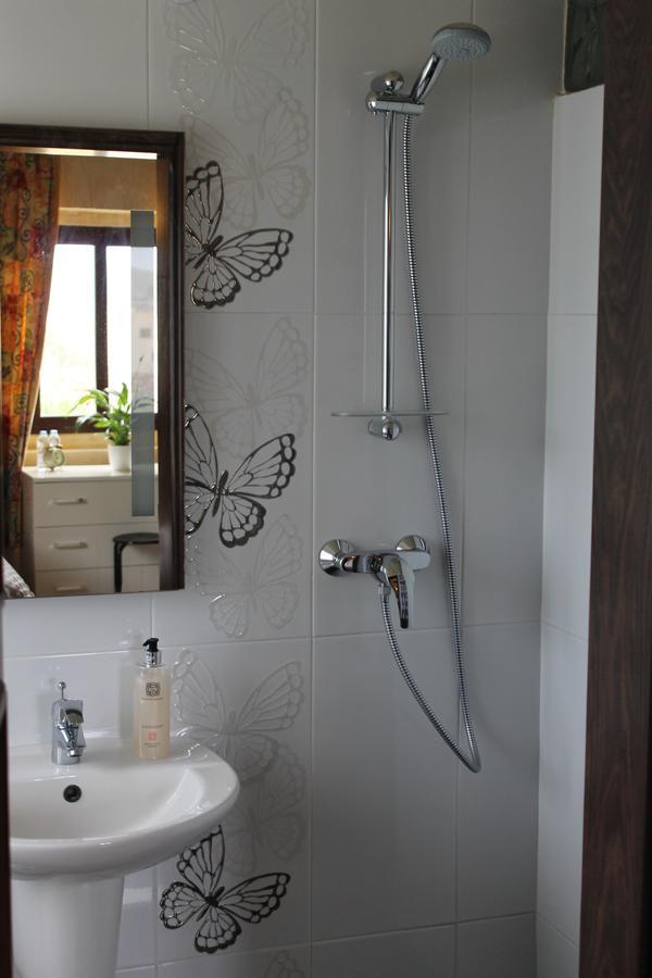 Country Views Bed & Breakfast Виктория Экстерьер фото