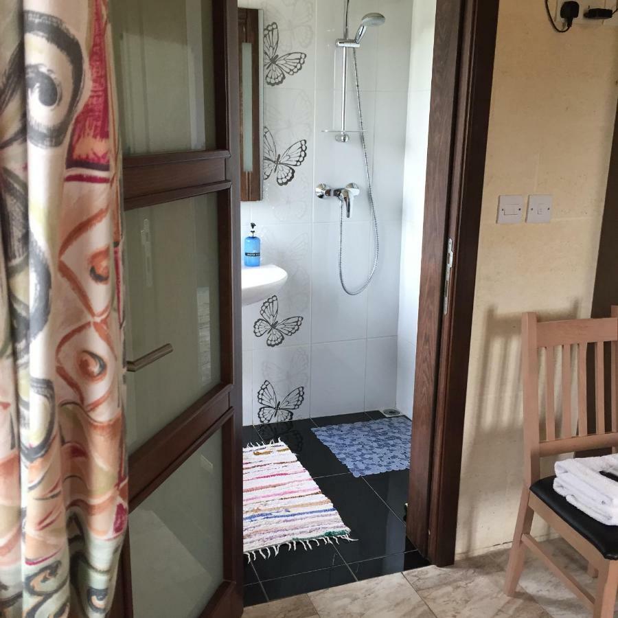 Country Views Bed & Breakfast Виктория Экстерьер фото
